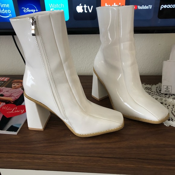 White 60s Style Boots - Picture 2 of 6